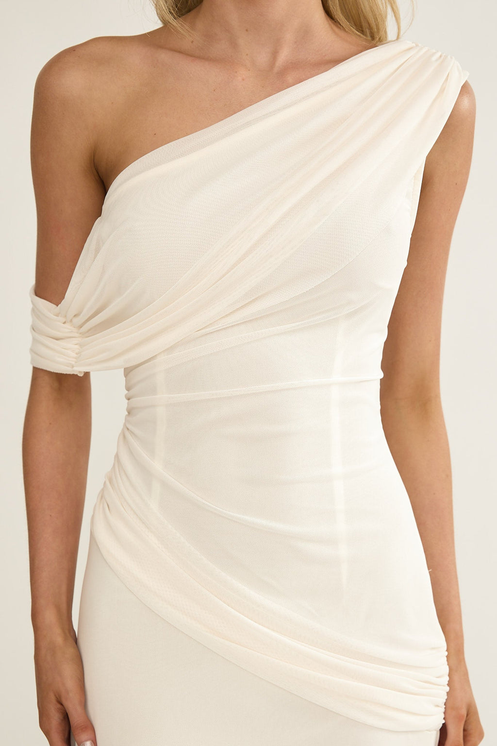Asymmetric neckline detail