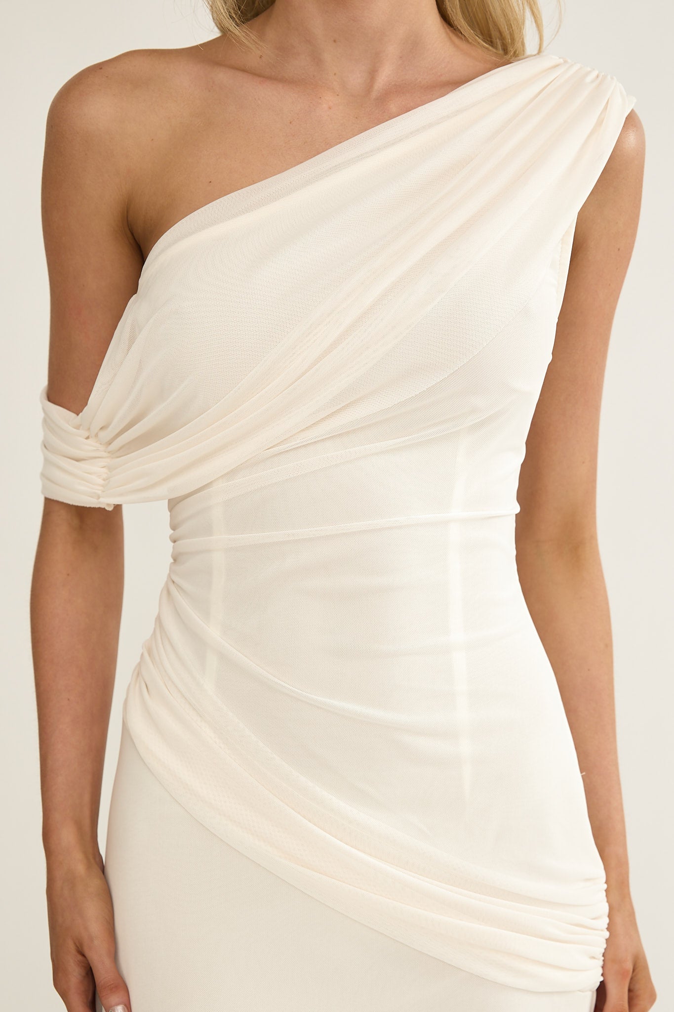 Asymmetric neckline detail