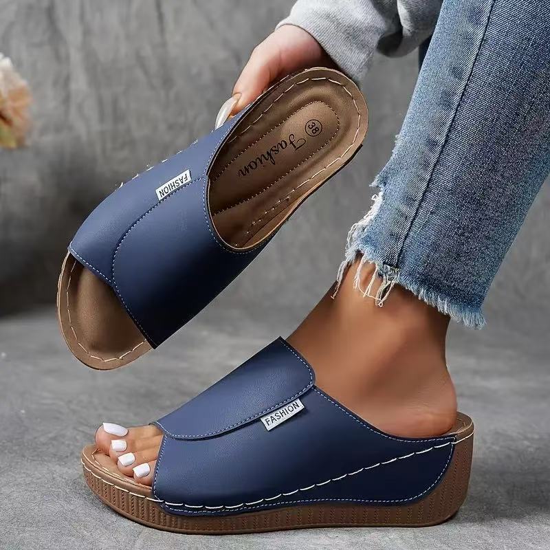 Cushioned women's shoes with contoured footbed in blue