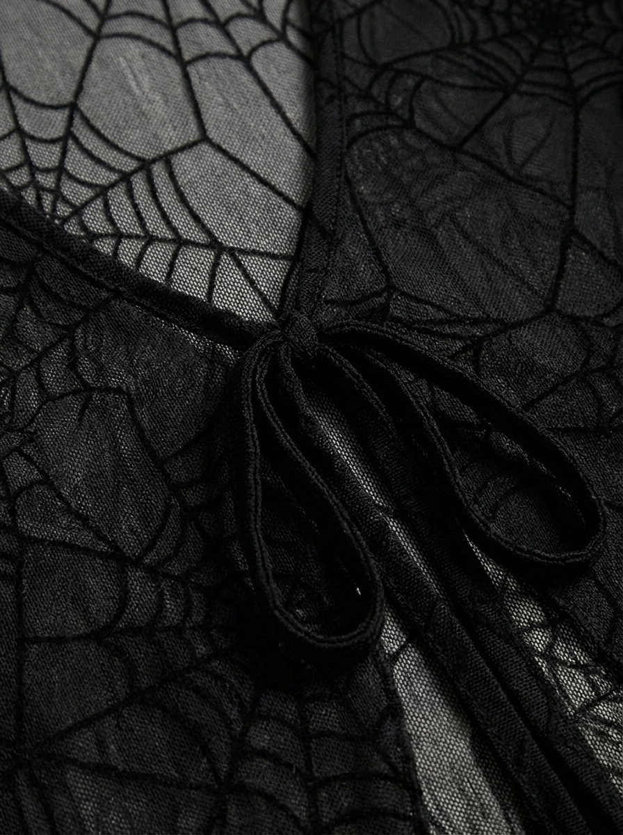Spider web pattern and front tie detail