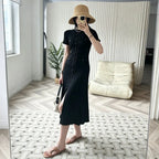 Detail of the ruffled short sleeves