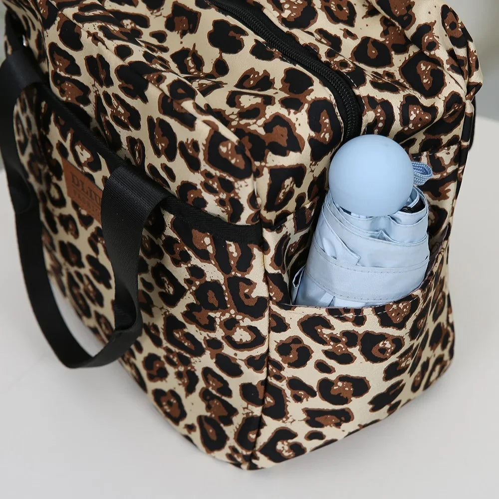Lunch bag packed with food containers