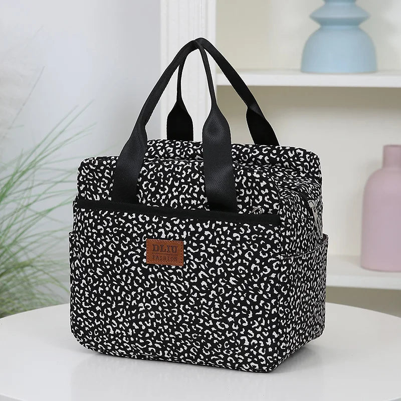 Insulated lunch bag in black