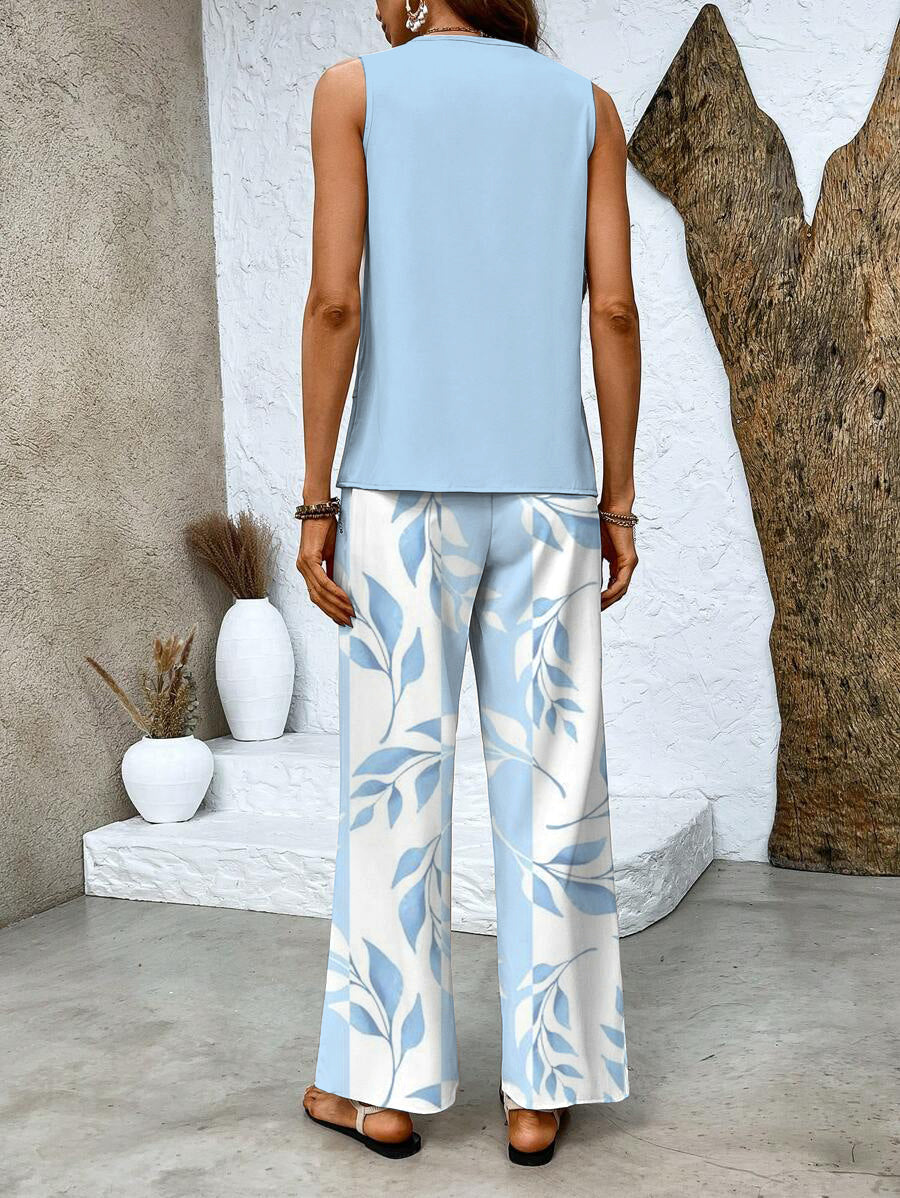 Flowy top and wide-leg pants detail