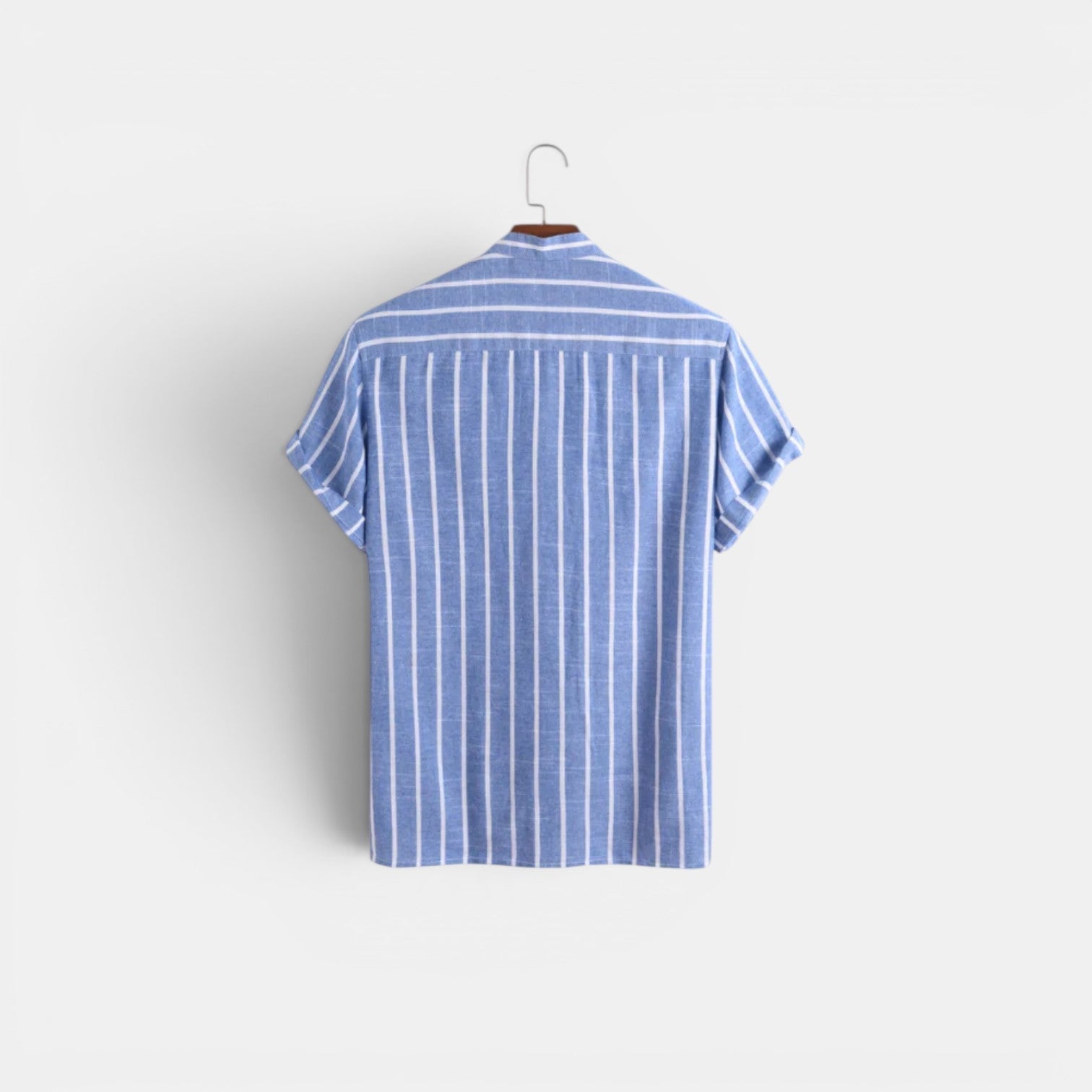 Collar and placket detail on the linen polo shirt