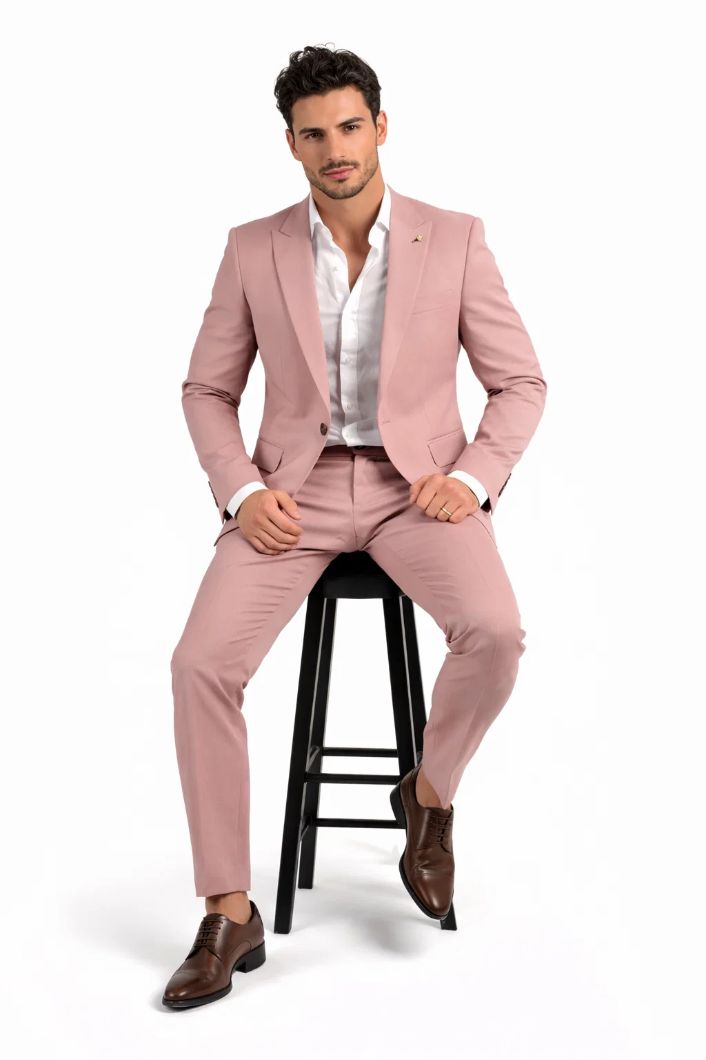Men's mauve slim fit suit, single-breasted jacket detail