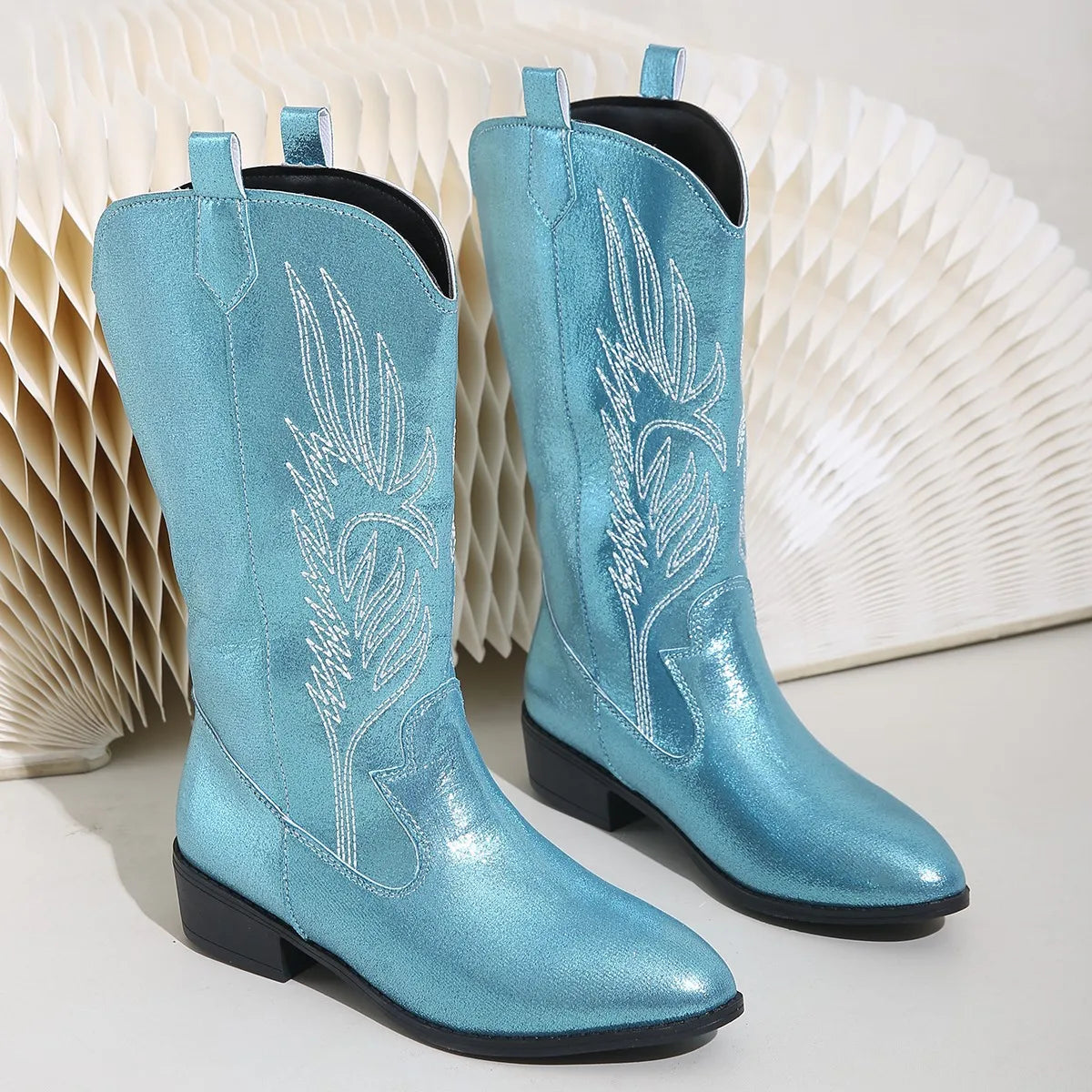 Retro pointed toe cowboy boot, heel detail