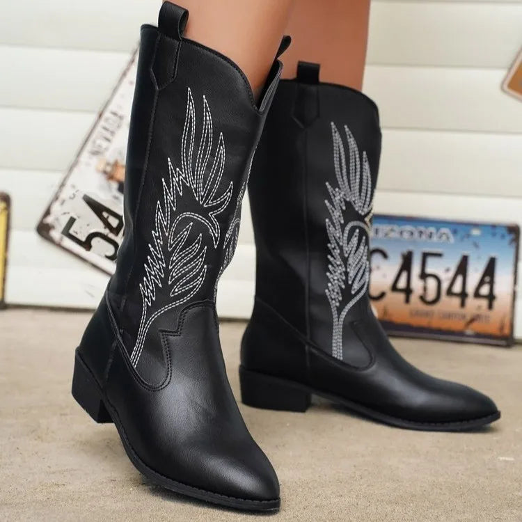 Retro pointed toe cowboy boot, toe detail