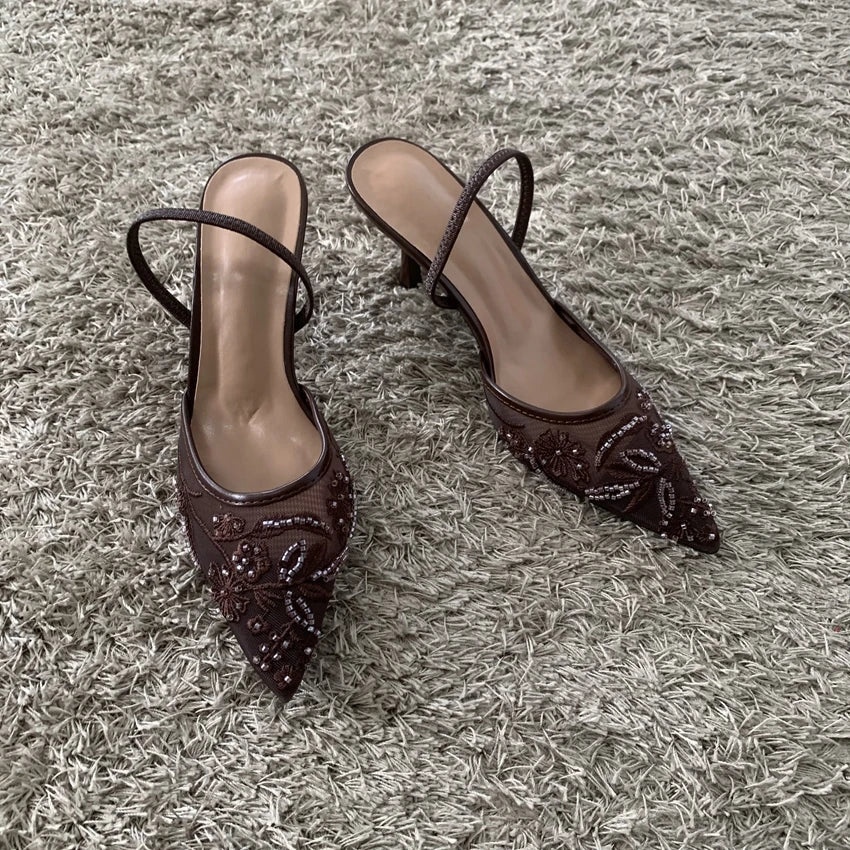 Pointed toe slingback pump, pair front view