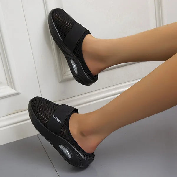 Slip-on house slippers with cushioned insole in black