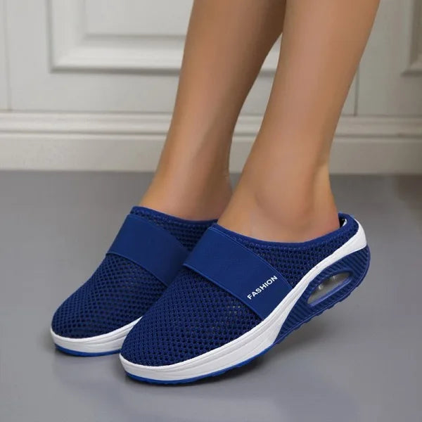 Slip-on house slippers with cushioned insole in blue