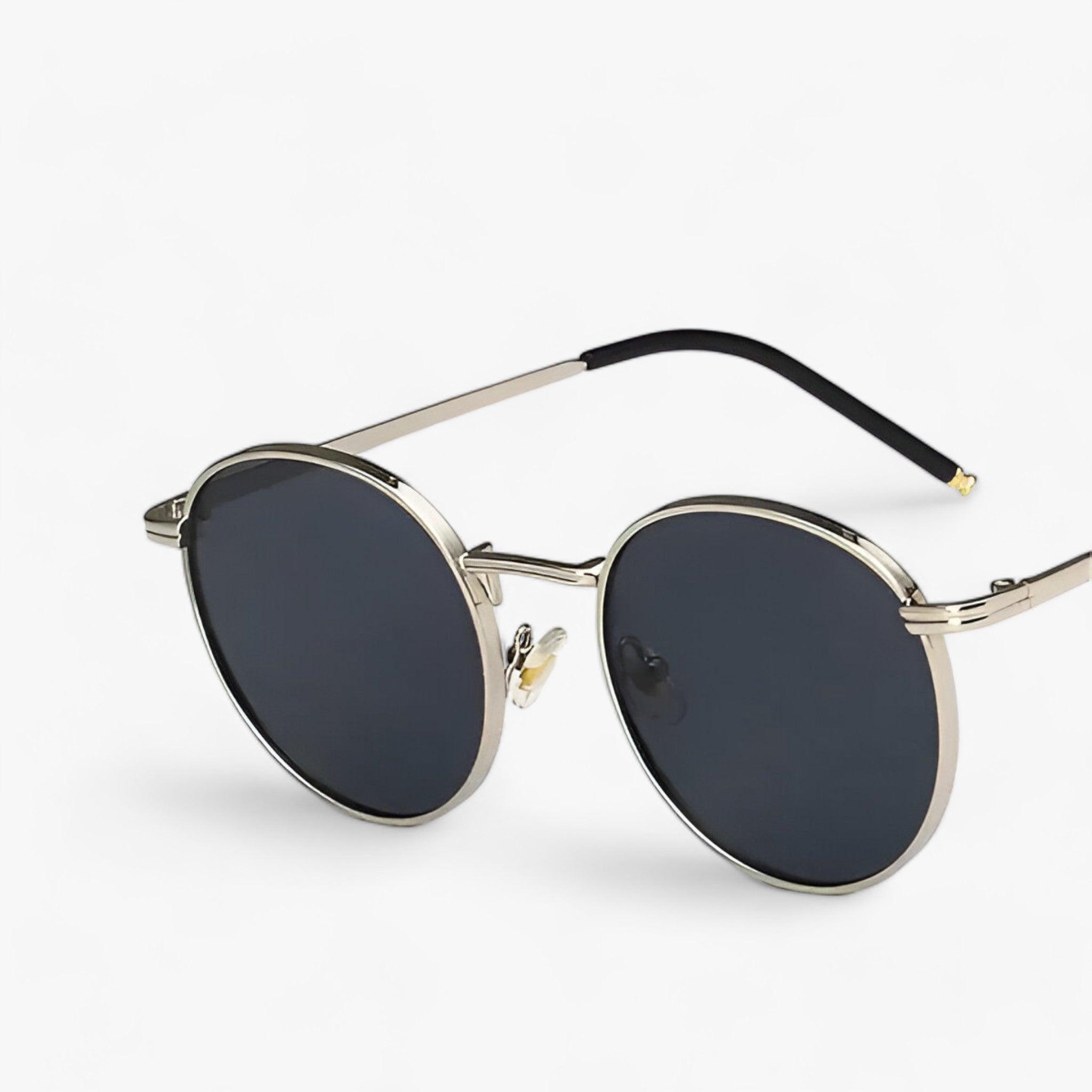 Round lens sunglasses in Silver Gray