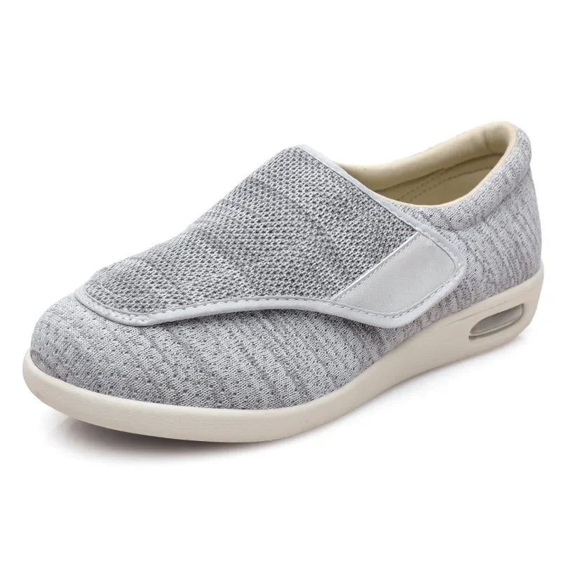 Wide fit walking shoe, footbed detail
