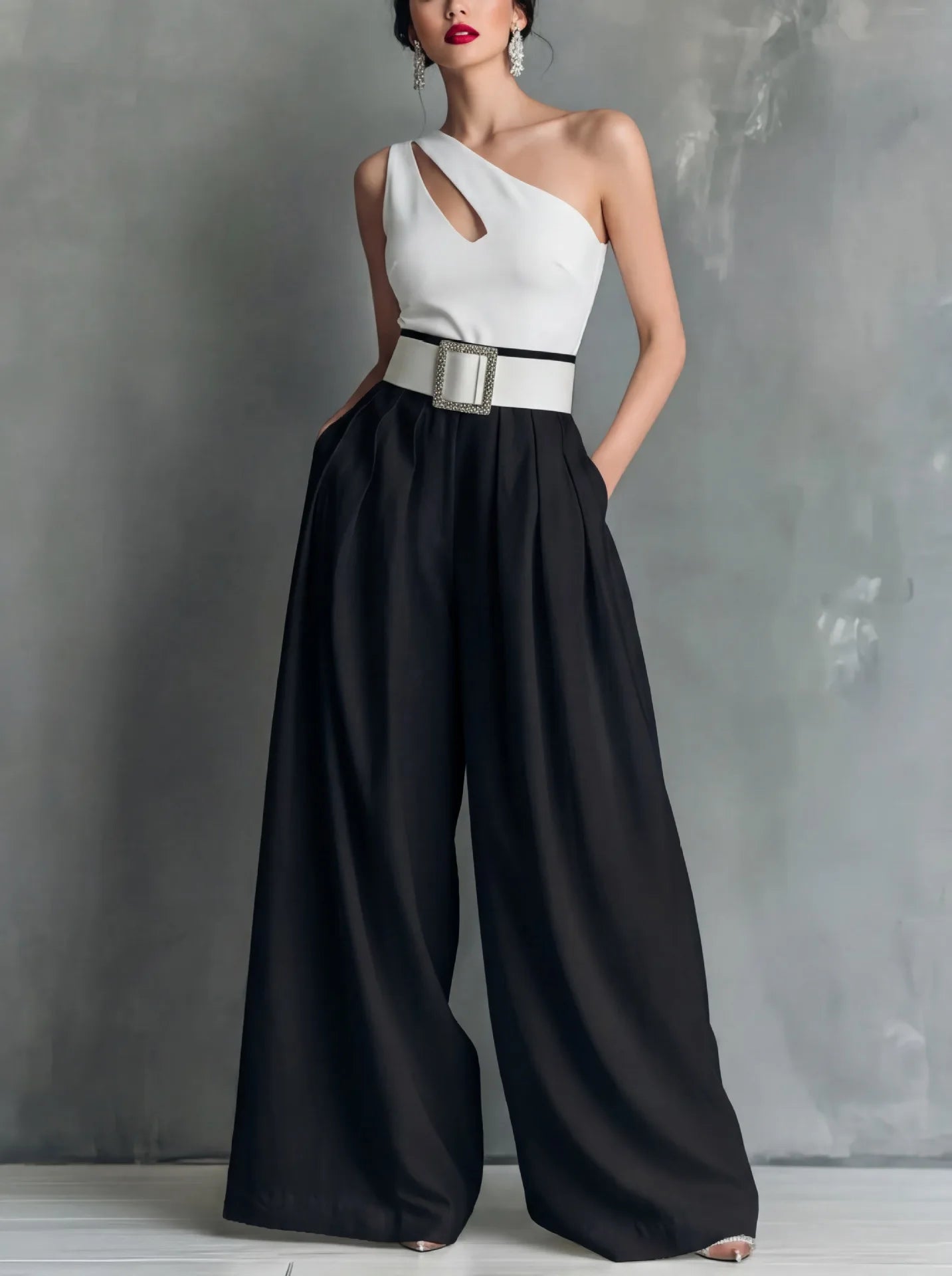 Wide-leg pants in black paired with sandals