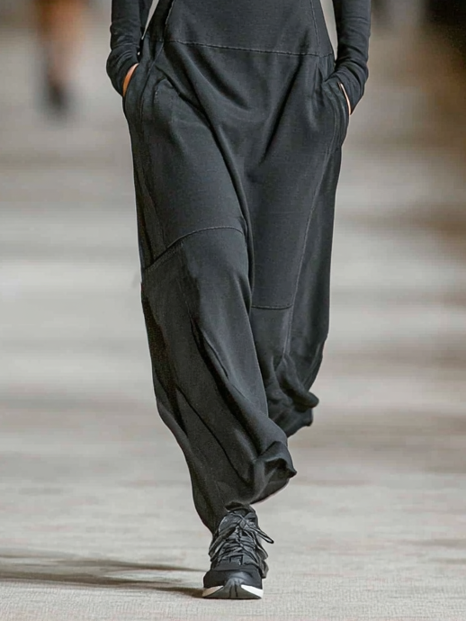 Zip collar and neckline detail